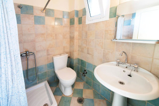 accommodation thalero bathroom