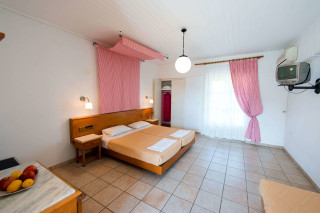 accommodation thalero bedroom